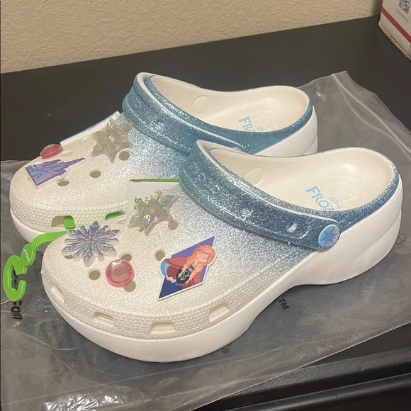 BNWT CROCS Frozen Platform Clogs Women Size 8 - Picture 3 of 11